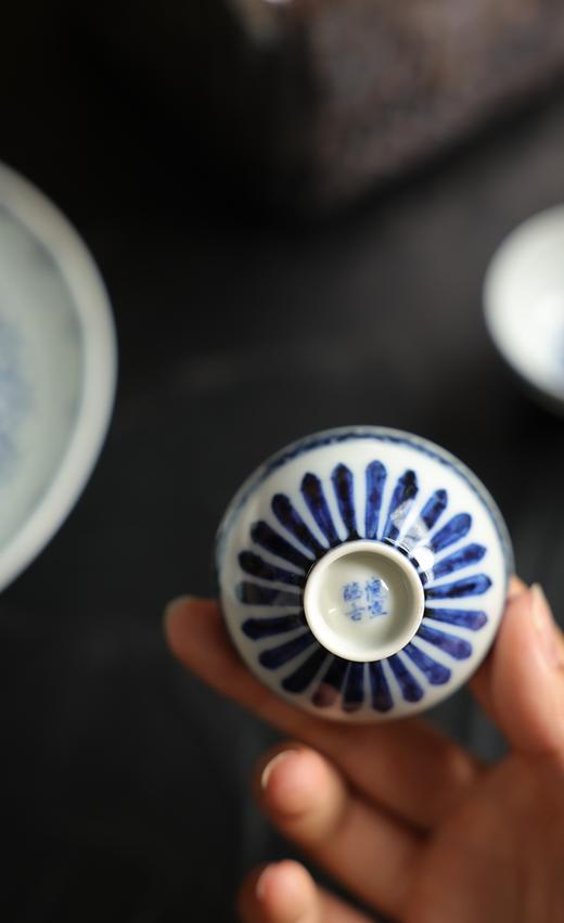 【怀宣临古】青花明永宣菊瓣鸡心杯满容约25cc 商品图6
