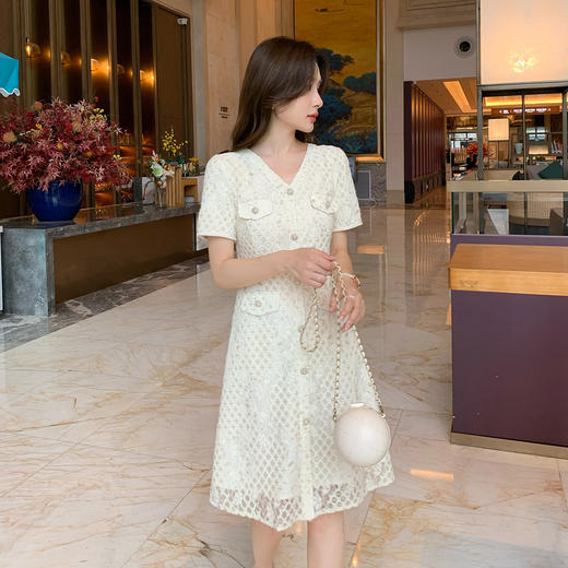奢姿大码女装2025夏季胖妹妹气质V领蕾丝优雅连衣裙单排扣裙子9952869321 商品图4