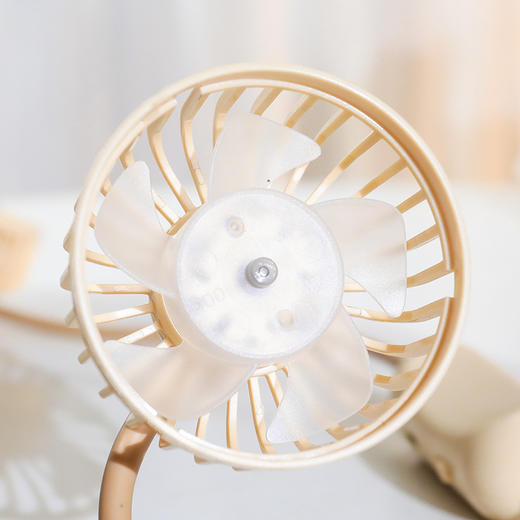 【夏日续命神器🔥】挂脖水豚风扇🐾解锁清凉新姿势！懒人必备，随时随地畅享凉风❄️2025夏季懒人户外便携挂脖风扇可调节软管水豚公仔卡通充电小风扇 商品图4