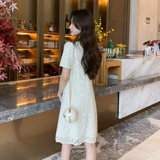 奢姿大码女装2025夏季胖妹妹气质V领蕾丝优雅连衣裙单排扣裙子9952869321 商品图3