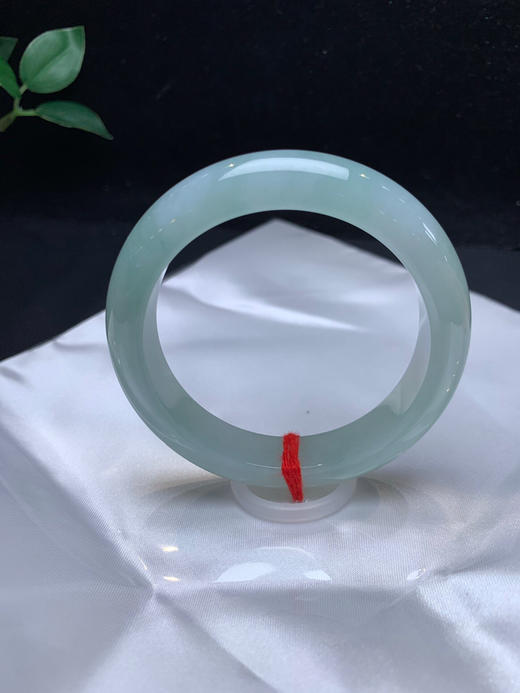 612923，55.晴水底手镯，整条带淡淡的底色、清新干净、很秀气 商品图3