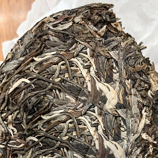 【双子塔号古茶】【5月15日19:00准时开抢！】【专柜价：1280元/片 仅限前99名VIP抢购：230元/片 ！拍5发6 拍20发25】2025年皇家级古树贡茶春茶生茶【仅128棵古树采摘 】 商品图1