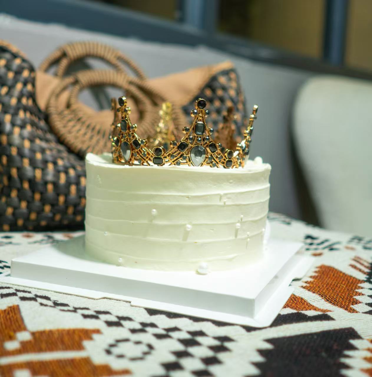 黑冠女神6寸国产动物奶油+芒果