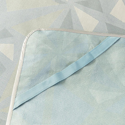 【多样屋专柜】多喜爱 静听风声-提花冰丝席凉席三件套1.5/1.8m 商品图3