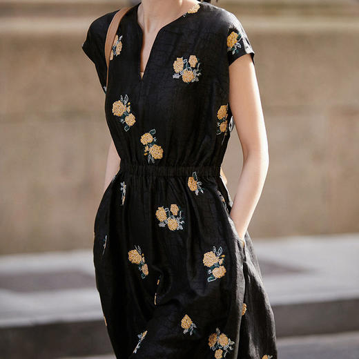 丁摩 全真丝绣球花刺绣 香云纱连衣裙LZ4447 商品图6