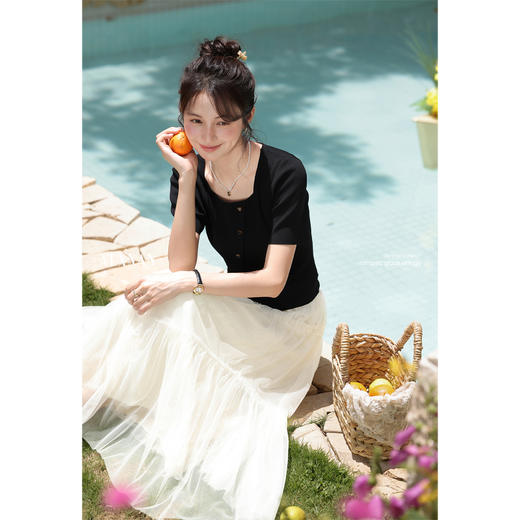 【6折秒杀】鹿向南「浪漫时光」黑色方领短袖针织衫夏新款时尚通勤百搭T恤女 商品图4