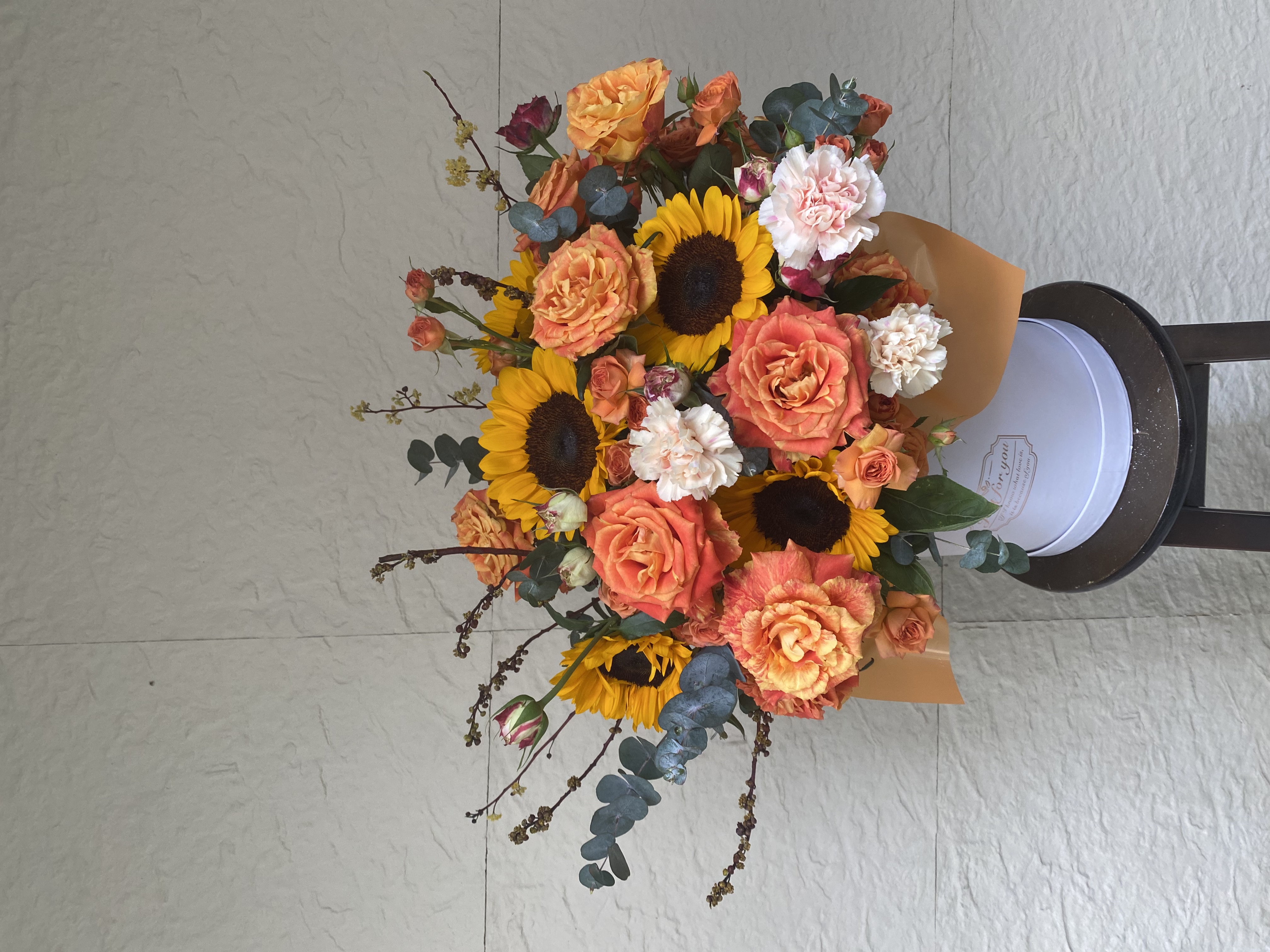 每月花礼抱抱桶花盒B款【长约45-50CM，高约40-45CM】