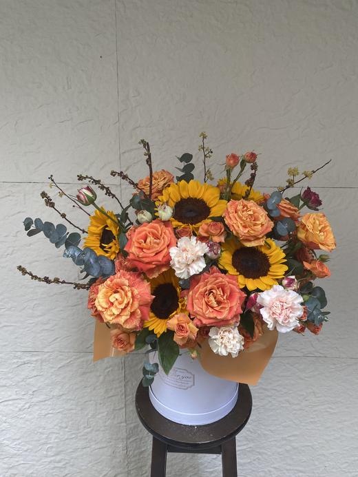 每月花礼抱抱桶花盒B款【长约45-50CM，高约40-45CM】 商品图0