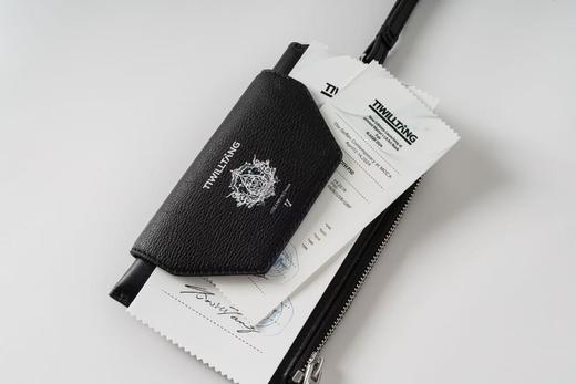 启世录TIWILLTANG“先验宗预”头层牛皮磁吸烫银登机函提挂夹先锋黑护照包 商品图1