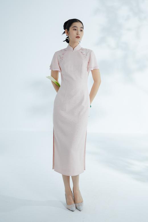 荷言HEYEN 合熹 卷草纹桑蚕丝非遗花罗旗袍雪纺飘袖桃花刺绣高级定制 商品图2