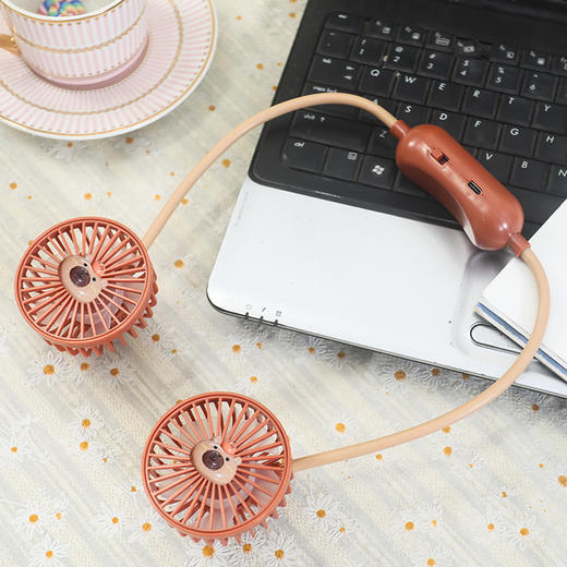 【夏日续命神器🔥】挂脖水豚风扇🐾解锁清凉新姿势！懒人必备，随时随地畅享凉风❄️2025夏季懒人户外便携挂脖风扇可调节软管水豚公仔卡通充电小风扇 商品图5