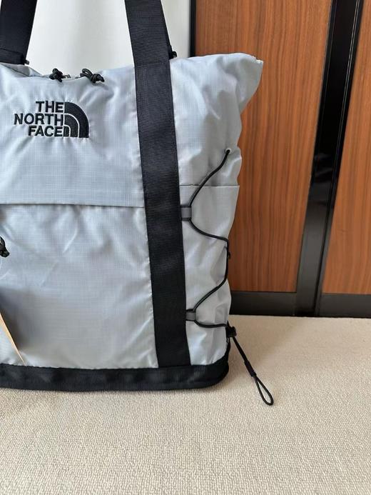 NF男女同款Borealis 22L两用托特包双肩包🎒 无论是日常通勤、周末逛街，还是短途旅行，这款托特包完美胜任。 商品图1