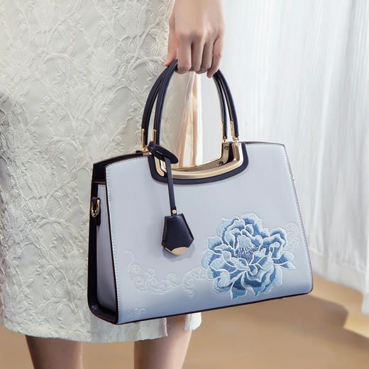 【预售3天】刺绣新中式大容量手提女士妈妈包大气高级感斜挎女包LF311MD 商品图1
