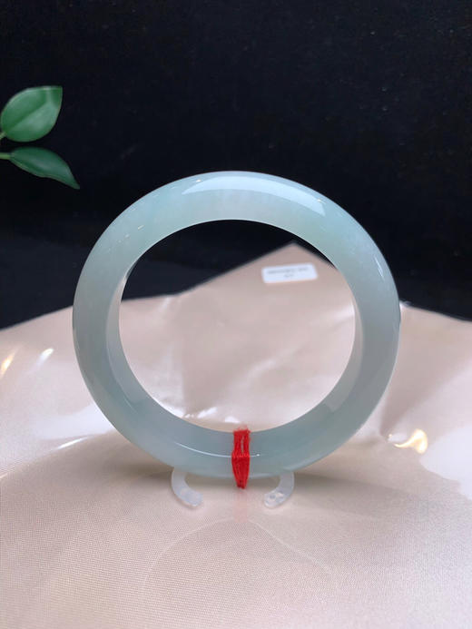 612922，56浅绿底手镯，清新甜绿色，润润的，干净清爽 商品图1