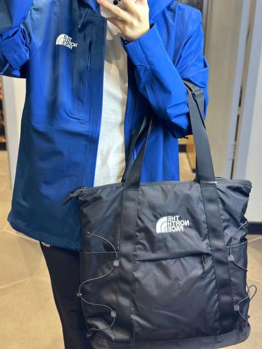 NF男女同款Borealis 22L两用托特包双肩包🎒 无论是日常通勤、周末逛街，还是短途旅行，这款托特包完美胜任。 商品图8