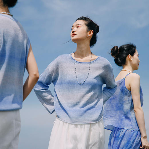 绽放296朵/【入蓝系列】进口棉和纸纱蓝灰渐变圆领卷边套头针织衫 商品图0
