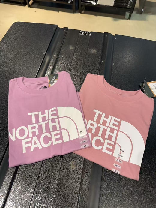 ¥ 399/2件 女士大logo，‼️The North Face北面女士棉短袖T恤，亲肤棉质，舒适，可以配情侣👩‍❤️‍👨 商品图1