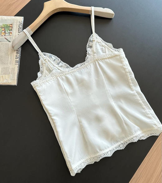 澳洲小众 𝐏𝐫𝐢𝐧𝐜𝐞𝐬𝐬 𝐏𝐨𝐥𝐥𝐲蕾丝吊带上衣050504 商品图4
