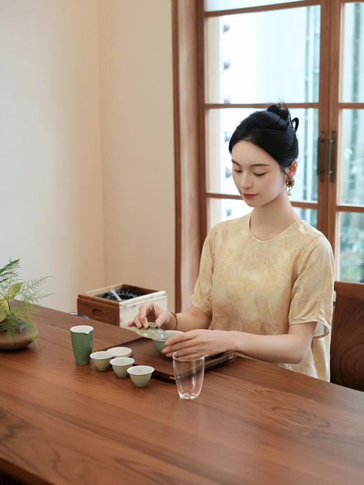 盛唐婧| 新中式真丝炒色圆领上衣 商品图5