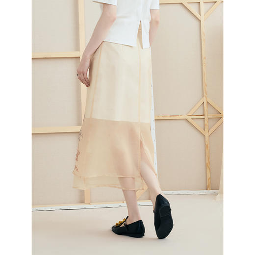 两三事 雾色渐隐 2025夏季新款优雅印花透视欧根纱高腰半身裙 商品图4