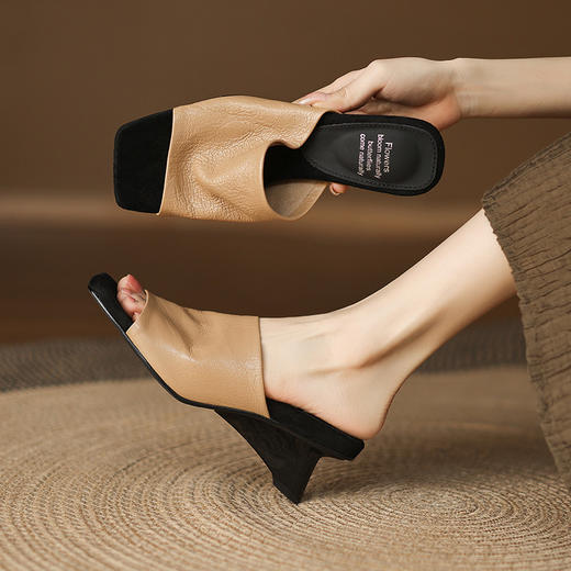 【预售5天】头层羊皮复古休闲方头坡跟高跟鞋女软皮舒适露趾一字凉拖鞋MX&mx89811 商品图0