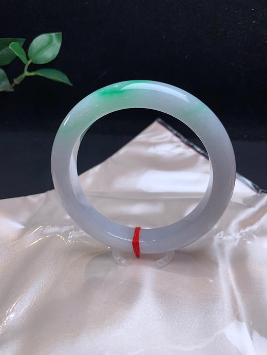 612930，60.8飘阳绿大圈手镯，清新白底青、干净底子细腻，飘阳绿 商品图2