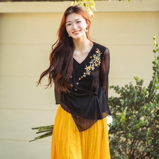 【林栖设计小店】（现货）【林栖推荐】2025春夏新品绣花衬衣优雅长袖上衣女N1952485 商品图0