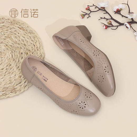 信诺头层牛皮单鞋女2025夏粗跟软底透气凉鞋镂空真皮妈妈鞋一脚蹬\\Server\e\25年所有款\25L\润雪\冬冬\4.18第二批\5C1607-11 商品图4