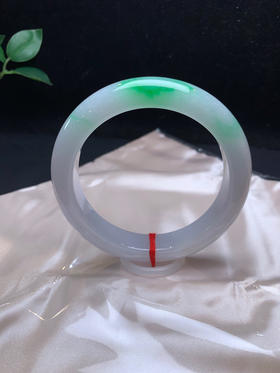 612930，60.8飘阳绿大圈手镯，清新白底青、干净底子细腻，飘阳绿