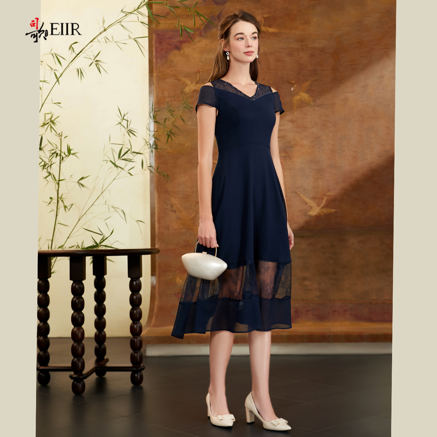 司歌v领拼蕾丝收腰短袖连衣裙A911114X