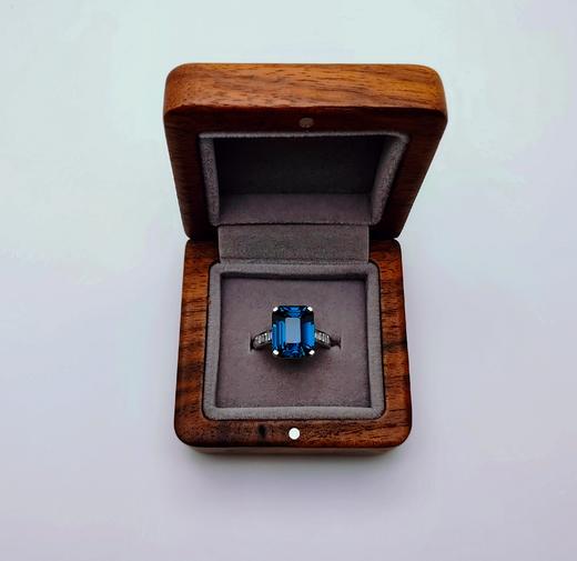 6克拉英伦调皇家蓝白金钻石戒指 商品图1