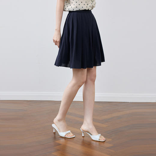 【严选】诗凡黎白色甜美A字半身裙2025夏新款藏青流行显瘦高腰百褶短裙女7G5140711 商品图4