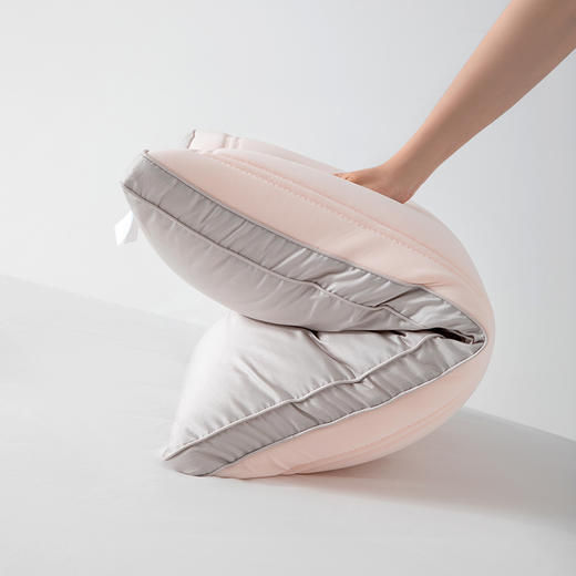 多喜爱 清氧柔肤两用枕 （柔粉/雅灰）【双感两用】【双芯设计】【A类标准】【精美包边】【极简绣花】科学承托 多维透气 可水洗 超蓬松久睡不易塌陷 立高设计 商品图2