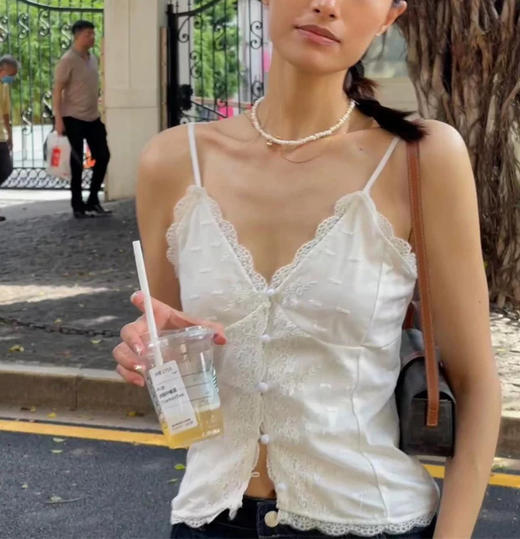 澳洲小众 𝐏𝐫𝐢𝐧𝐜𝐞𝐬𝐬 𝐏𝐨𝐥𝐥𝐲蕾丝吊带上衣050504 商品图5