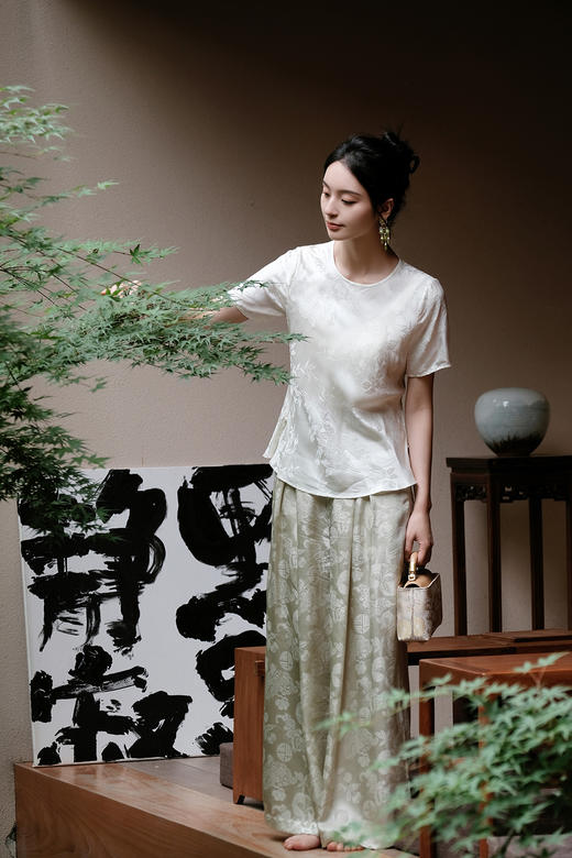 盛唐婧| 新中式圆领斜裁牡丹花修身上衣-白色[特价品] 商品图5