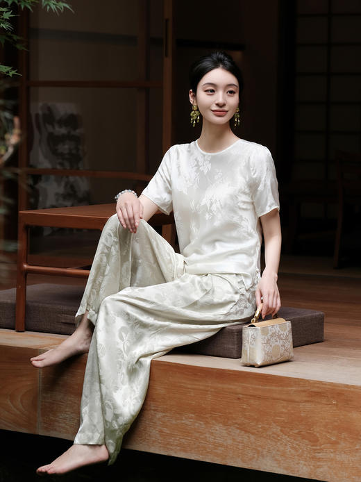 盛唐婧| 新中式圆领斜裁牡丹花修身上衣-白色[特价品] 商品图4