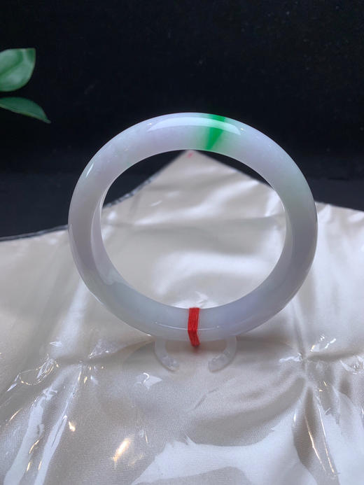 612927，58.8辣绿正圈手镯，清新白底，飘一抹辣阳绿，干净清爽 商品图0