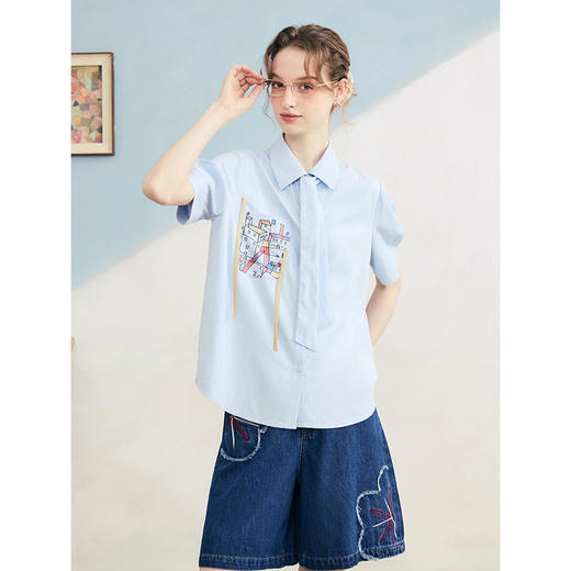 两三事 信风轨迹 2025夏季新款休闲印花口袋可拆领带衬衫女宽松 商品图2
