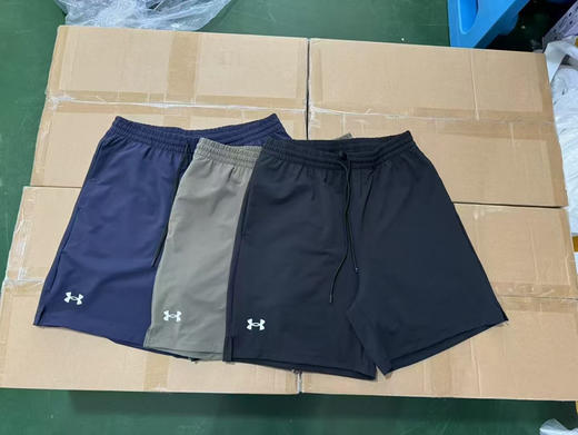 原单正品安德玛男款夏季速干短裤 面料四面弹 吸湿 速干面料 跑步运动 还是日常搭配皆可 
三色可选 尺码m-xxl 商品图0