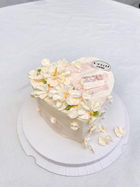 新品“一见倾心” 提前5小时预定