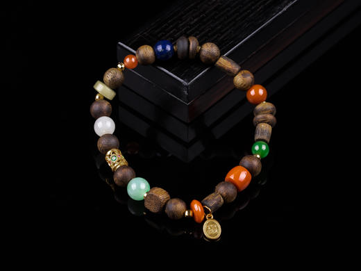 XY0336沉香+翡翠南红多宝随型手串 商品图0