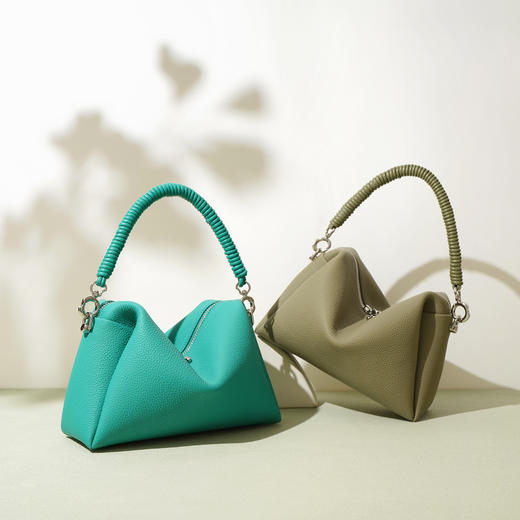 【预售3天】新款小号软烟盒包女小众高级感手提包斜挎包通勤包F9786 商品图3