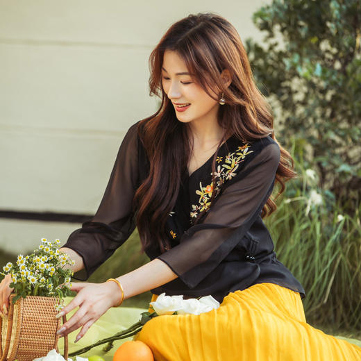 【林栖设计小店】（现货）【林栖推荐】2025春夏新品绣花衬衣优雅长袖上衣女N1952485 商品图5