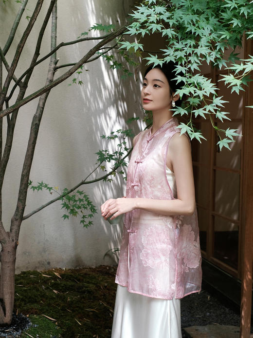 盛唐婧| 新中式立领真丝剪花绡对襟长马甲背心-粉色 商品图4
