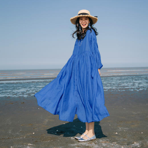 绽放411朵/【入蓝系列】高支砂洗苎麻宽松文艺圆领度假连衣裙女夏 商品图1