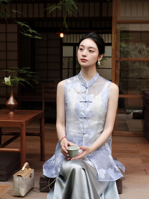盛唐婧| 新中式立领真丝剪花绡对襟长马甲背心-蓝色 商品图0