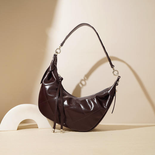 【预售3天】2025新款小众设计简约时尚百搭斜挎包高级感女士腋下包月牙包F9851 商品图1