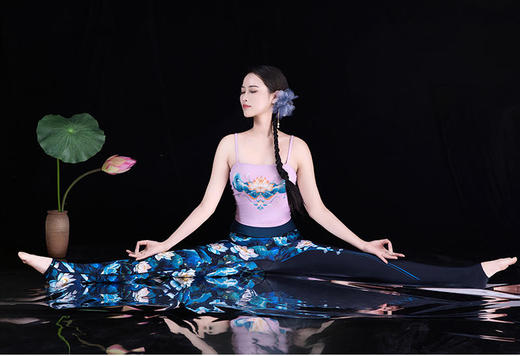 【现货秒发】壁虎瑜伽【墨韵莲心-套装】限量款印花瑜伽两件套【可拆卸胸垫】（标准码） 商品图6