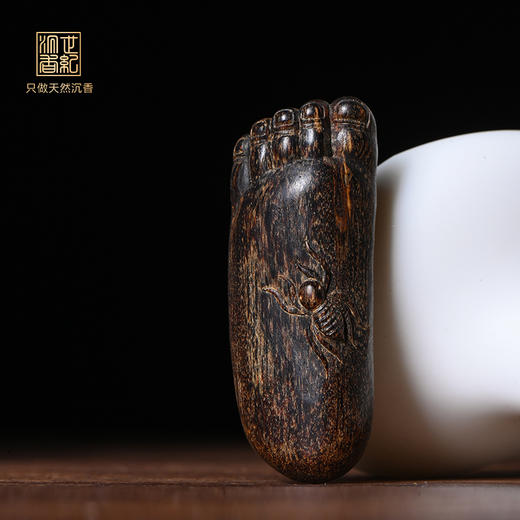 知足·常乐丨天然文莱沉香雕件 沉水级 5.6克 SP11309 商品图0