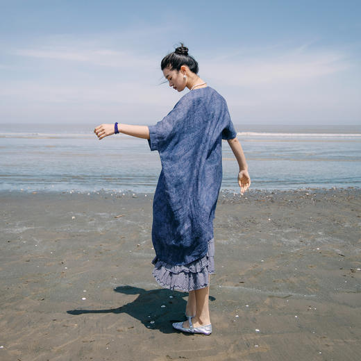 绽放251朵/【入蓝系列】高支天丝亚麻纹理印花v领中袖连衣裙女夏 商品图4